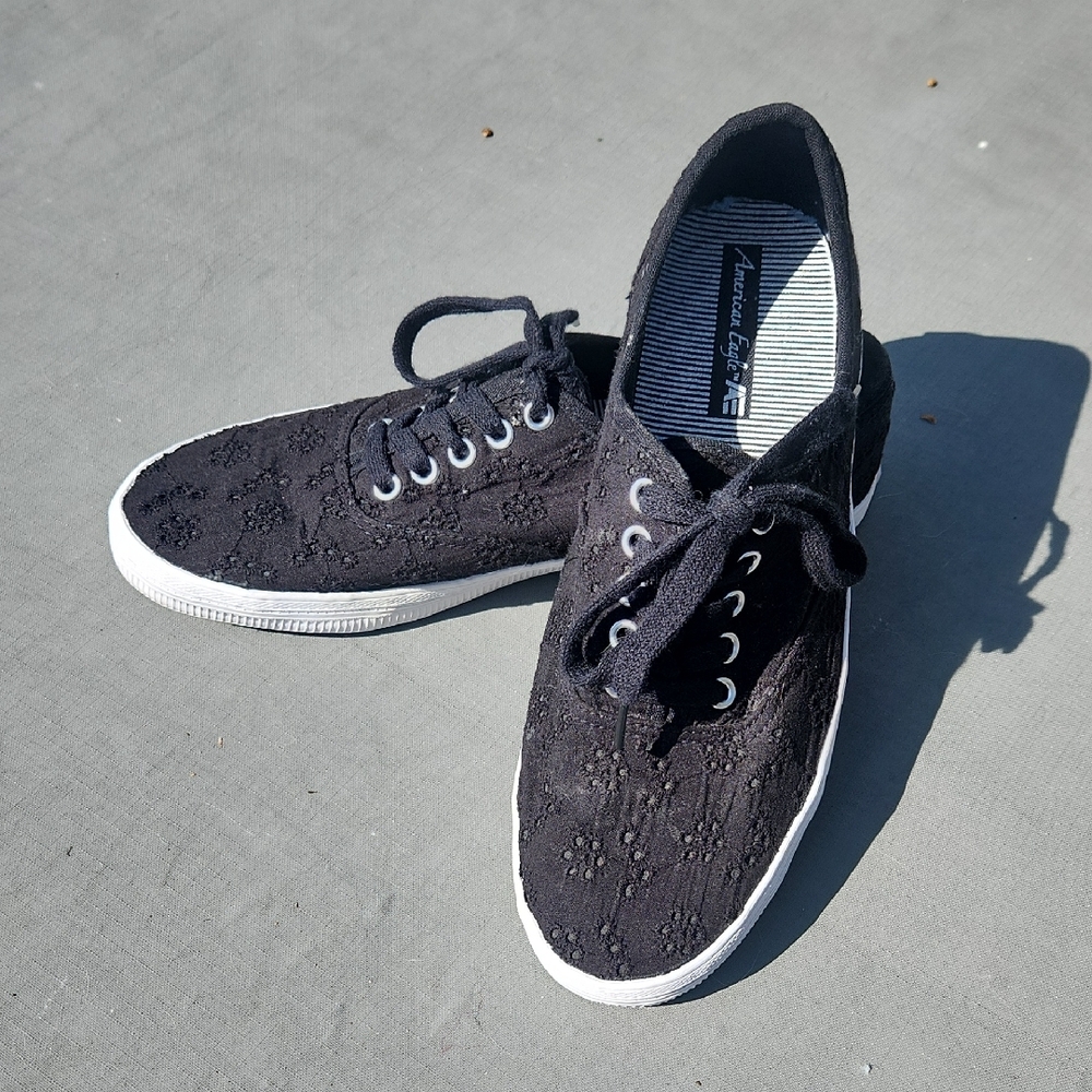 4 For $20 American Eagle Outfitters Black Sneakers Sleek Design